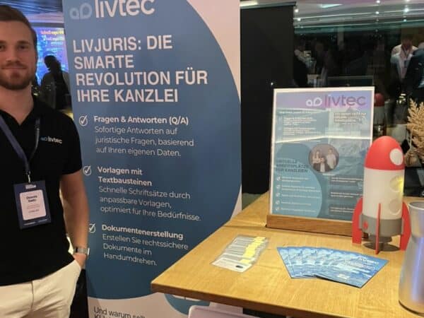 Messestand von livtec mit Präsentation
